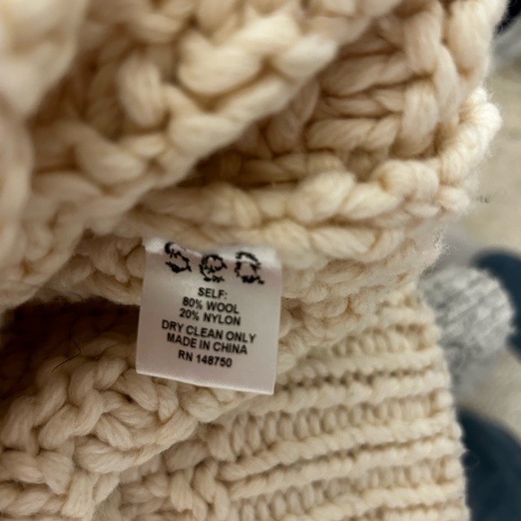 Sea Aspen Chunky Hand-Knit Wool Sweater - Picture 6 of 11